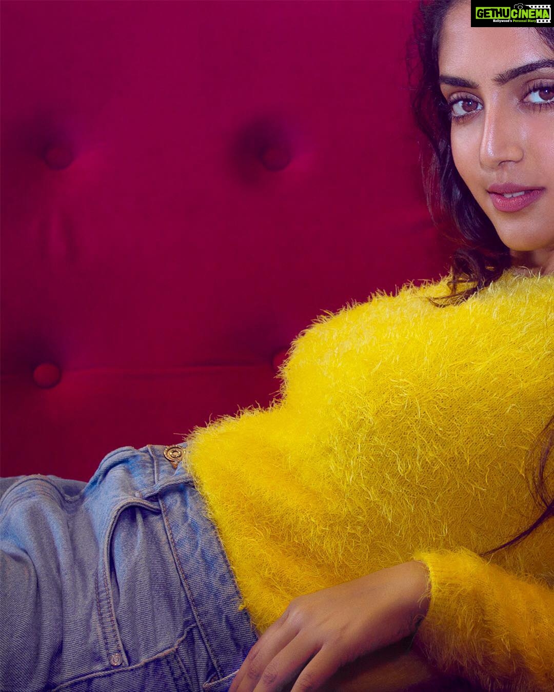 Reba Monica John Instagram - Day Dreaming ✨ . . . Photographer/Capturer/the Boss- @mahesh_nair Stylist- @arathijayaraj Make up and hair - @anjali_tater Location courtesy- Tea Villa Cafe, Bangalore You guys nailed it! Love this one 😍impromptu worked after all ;) #fashion #photography #muse #modelling #bangalore #daydreaming #funday ✨