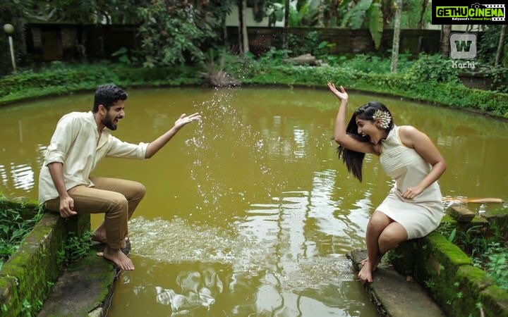 Reba Monica John Instagram - @jinsabraham Chet, our super creative photographer made us splash and throw water 💦 on each other till he got his shot right, more than wanting the picture to work out @arunthekurian and I were keen on getting each other drenched 😜 P.S This ought to be One of my favourite pictures ✨ also should have been a " behind the scenes " picture :P but somehow IT WORKED 😍 #onam #beautifulnature #kochi #2017❤️ #photography #shooting #wtzupkochi #photooftheday