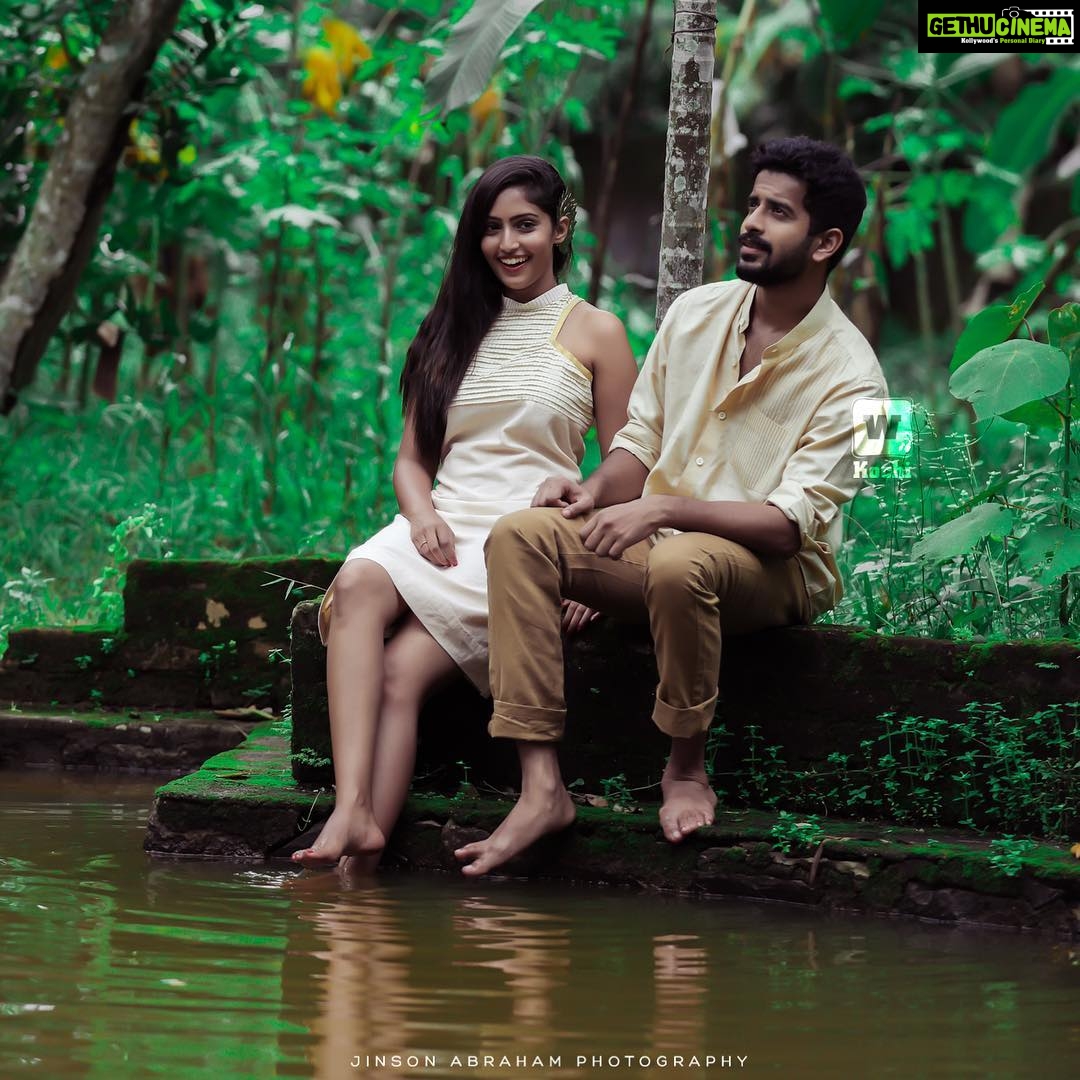 Reba Monica John Instagram - ๐พ Ellavarkum ente hridayam niranja Onam Aashamsagal ๐ธ May we all experience joy, peace, prosperity like never before. P.S I just can't wait to go binge on some Onam sadhya! Slurrp Picture credits - @jinsabraham Styling - @teresaboban Outfit - @namsgorgs Make up and hair- Jenny The Onam partner - @arunthekurian @wtzupkochi @fwdlife_magazine #onam #festiveseason #2017 #spreadlove #prosperity #proudmallu