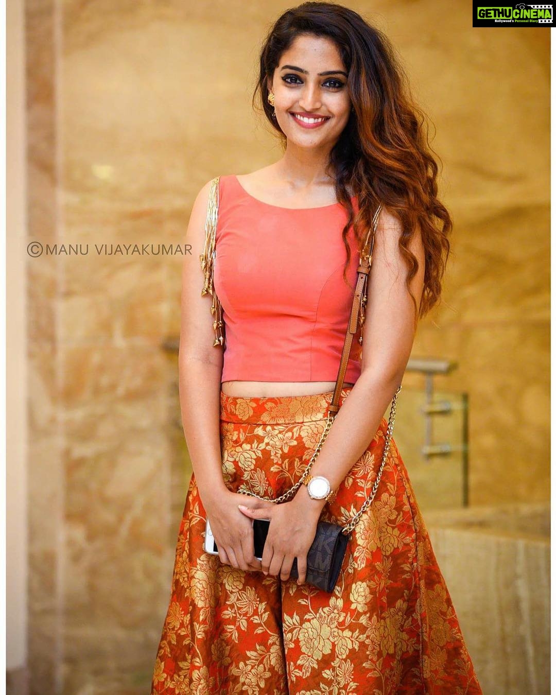 Reba Monica John Instagram - I want my hair colour back nowww 😭 @jisha.thomas I can't thank you enough for making me such a gorgeous outfit. Guys, Go contact her if you need any outfit under the sun, be it for any occasion. She does such a fine job 😘 I love youuuuu! P.c @manu thank you for this click :) Outfit: ELA by @jisha.thomas
