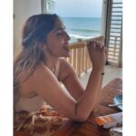 Reba Monica John Instagram - What dreams are made of Sun, sand, sea and lots of 💕 #lifeisbeautiful #forgiveandforget #livelaughlove #herethatiletgo #onlygoodvibes #withthebest SURF TURF - Mahabalipuram