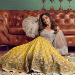 Reba Monica John Instagram - One of my favourite of the lot! ✨ Shot by @prachuprashanth Makeup & Hair @samanthajagan @whatawink Outfits @studio149 Jewellery @mspinkpantherjewel Location @varnamalaweddingexperience #thesecoloursthough #teamworkmakesthedreamwork