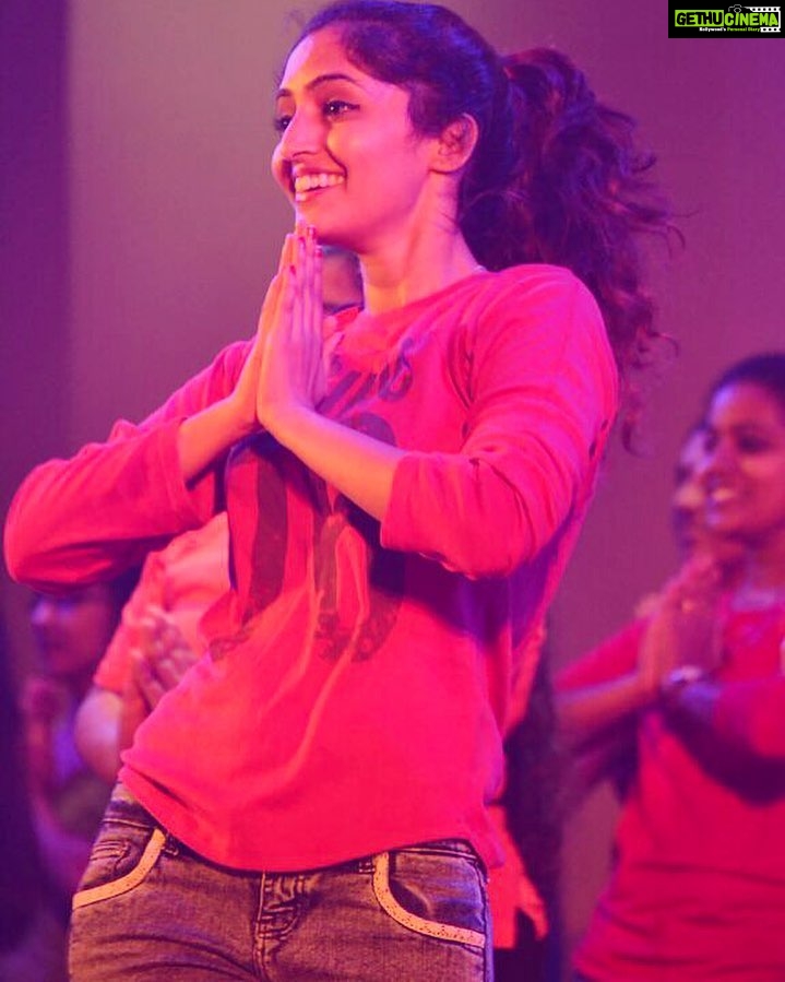 Reba Monica John Instagram - Let the beat drop 🙅🏻 #dance #lovethis #collegelife #makesmefeelalive