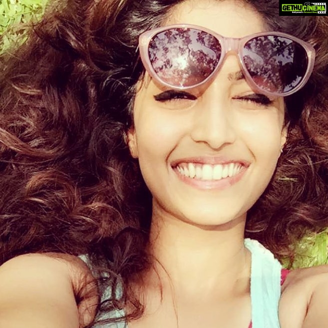 Reba Monica John Instagram - Kissed by the sun ✨☺️ #dayoutwithfriends #mangalore #suntanned #shadesonfleek #toobrighttoopenmyeyes
