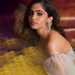 Reba Monica John Instagram - Look 1 from a series I absolutely had a blast shooting for 💥 Shot by @prachuprashanth Makeup & Hair @samanthajagan @whatawink Outfits @studio149 Jewellery @mspinkpantherjewel Location @varnamalaweddingexperience