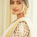 Reba Monica John Instagram - Ellavarakum ende Hridayam niranja Onam Aashamsakal 🌸✨ May we all be blessed with abundance of peace, love and happiness this Onam 💕 Styled by : @labelswarupa Shot by : @teens_vision_photography Jewellery : @chennai.allcollections #onam #onamashamsakal #waitingforthebestpart #sadhya #peacelovehappiness #reelitfeelit