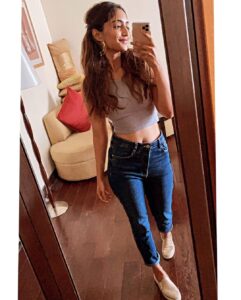 Reba Monica John Instagram - I 💕messy hair, no make up days! 💃