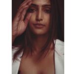 Reba Monica John Instagram - Know your worth! 💥 Captured by @palaniappansubramanyam MUH @anushaswamy Styled by @varshininatrajan Outfit @samantachiu #moodedits #withmyfavorites #teamworkmakesthedreamwork