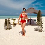 Rubina Dilaik Instagram - A Lunch date like never before♥️…….. the drop dead gorgeous view, just us on the Island……. !! surreal ✨ . . . . . @vakkarumaldives @travelwithjourneylabel #VakkaruMaldives #TravelWithJourneyLabel #JourneyLabel #YouAreSpecial . . Choker: @house_meenugupta @vblitzcommunications Vakkaru Maldives