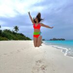 Rubina Dilaik Instagram - M on a vacation,you may see some craziness happening 😁 . . . . @vakkarumaldives @travelwithjourneylabel #VakkaruMaldives #TravelWithJourneyLabel #JourneyLabel #YouAreSpecial Vakkaru Maldives