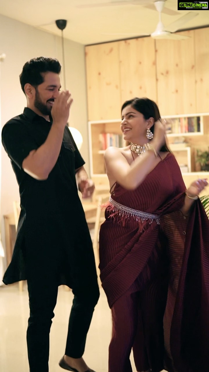 Rubina Dilaik Instagram - Pehenkar ye DRESS kiya sajnaa ko impress ❤️🥰 @badboyshah @punitjpathakofficial @payaldevofficial @adityadevmusic #Sajna #SajnaStep #SajnaSayYesToTheDress #Badshah #wedding #Sangeet #rubinadilaik #abhinavshukla