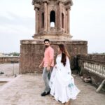 Rubina Dilaik Instagram – Tell me , who brings that twinkle in your eyes and your heart pounds and says #tumsepyaarhai ♥️
.
.
.
.
.
@ashukla09 @vishalmishraofficial @poojasinghgujral @vyrloriginals