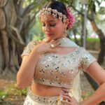 Rubina Dilaik Instagram - Manglam ✨ . . . . Styled by: @ashnaamakhijani Outfit: @agastyaindiaofficial Head jewels: @justjeweleryindia Earrings: @rubansaccessories Rings: @ethnicandaz