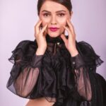 Rubina Dilaik Instagram – OTT…. 💄🤭🖤
.
.
.
.
.
.
Shot by : @smileplease_25 
Styled by: @ashnaamakhijani 
Saree: @ranbirmukherjeeofficial 
Top: @shalusalariaofficial 
Earring: @ebinajewel