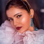 Rubina Dilaik Instagram – Dream a little Dreamer! 
.
.
.
Dreams do come true !! 
.
.
.
📸 @smileplease_25 
Styled by: @ashnaamakhijani 
Outfit:  @dishakahaicouture 
Head accessory: @gonecase_store 
Jewellery: @ebinajewel