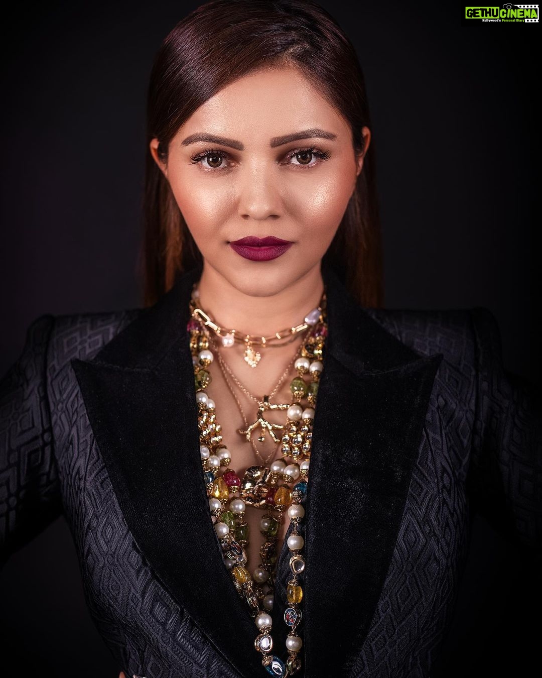 Rubina Dilaik Instagram - Sometimes spontaneous, unprepared events reveal the inherent potential! Here is the result……… . . . . . This one is for my team and their sincere efforts 😊🙏🏼 Thank you Shot by : @smileplease_25 Styled by: @ashnaamakhijani Outfit: @ranbirmukherjeeofficial Earring: @rubansaccessories @oakpinionpr #rubinadilaik #bosslady #photoshoot #work #team #appreciation