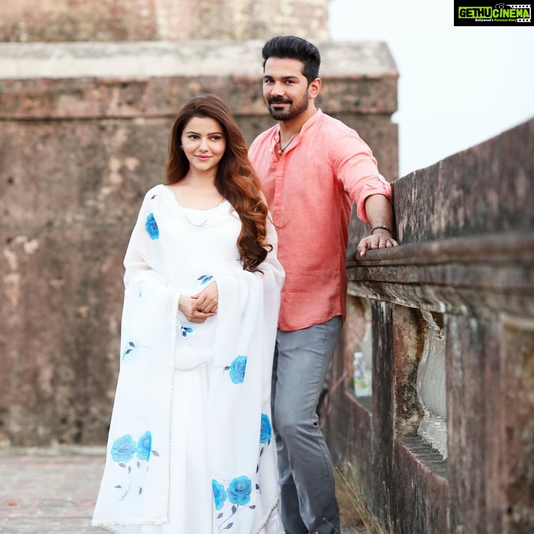 Rubina Dilaik Instagram - Your guesses were bang on❤️♥️🥰🥰🥰🥰……. we @ashukla09 worked on something VERY special, Our latest song in the beautiful voice of @vishalmishraofficial coming soon on @vyrloriginals . #staytuned. ❤️ @poojasinghgujral @tru_makers
