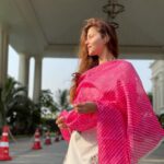 Rubina Dilaik Instagram – The #pink kinda feel 🎀
.
.
.
.
.
.
.
.
.

Styled by: @ashnaamakhijani 
Outfit: @threadnbutton 
#rubinadilaik #pink #day #bosslady #happy #me #blessed #you ❤️