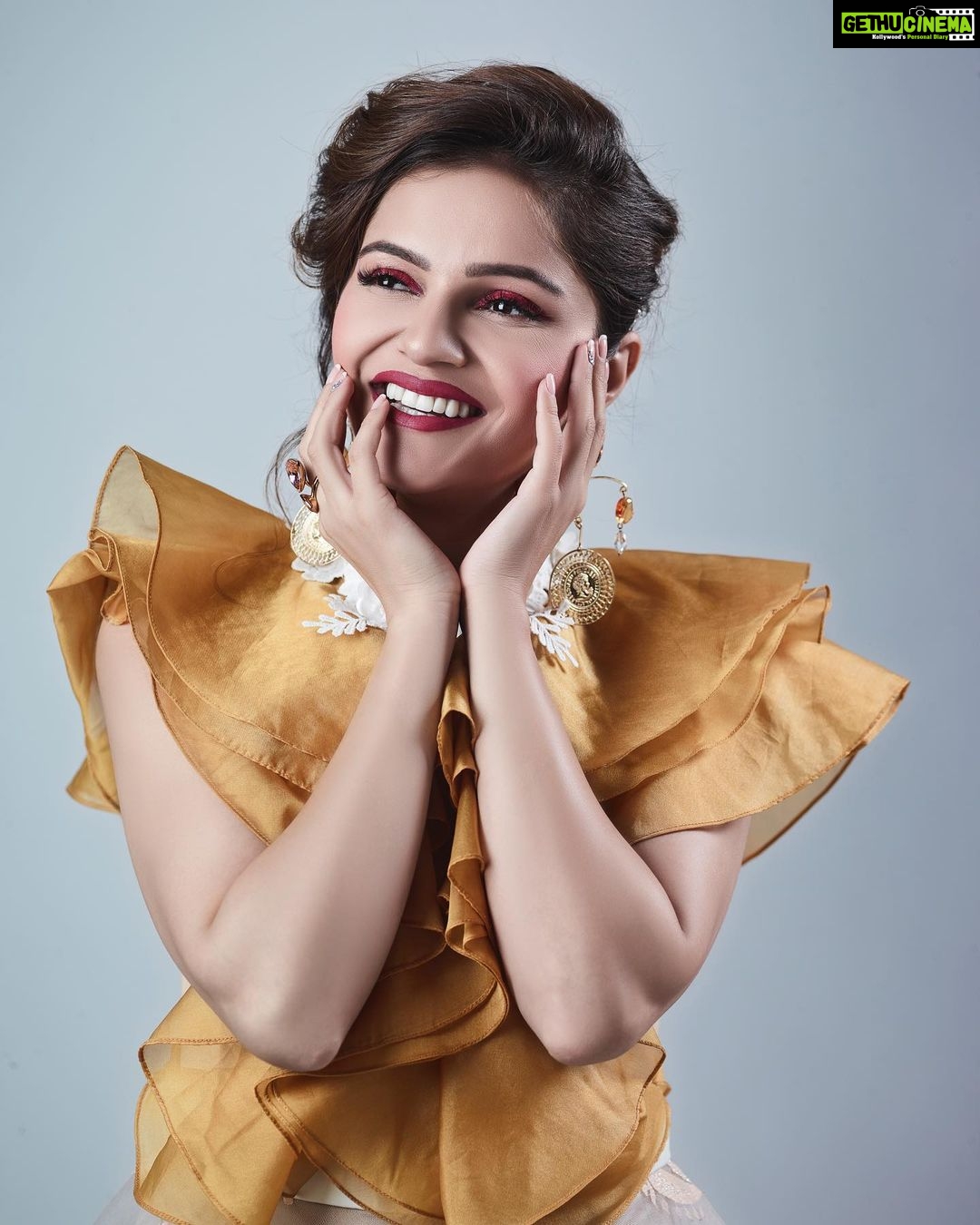 Rubina Dilaik Instagram - Own Your Own Story . . . . Shot by : @shreyb @knottingbells Styled by: @ashnaamakhijani Outfit: @datetheramp Earrings: @ebinajewel Hair : @hairbyshardajadhav #rubinadilaik #bosslady