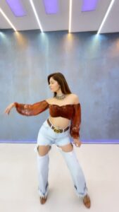 Rubina Dilaik Instagram - Been so hooked to this hook step on #galat ..... Create some #remixonreels and share it with me 🤩.........