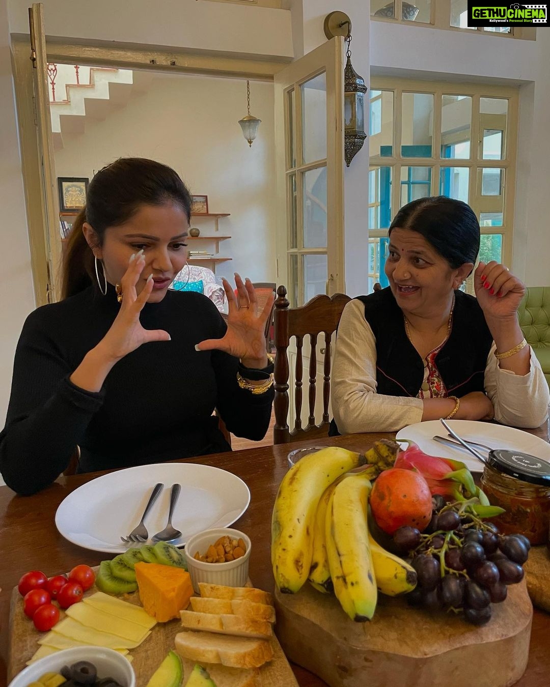 Rubina Dilaik Instagram - I appreciate when people do more than what they are saying or what we expect of them β¦. @mangotreecourtyard was a fabulous host , and had to write about them π . . . #family #first #rubinadilaik
