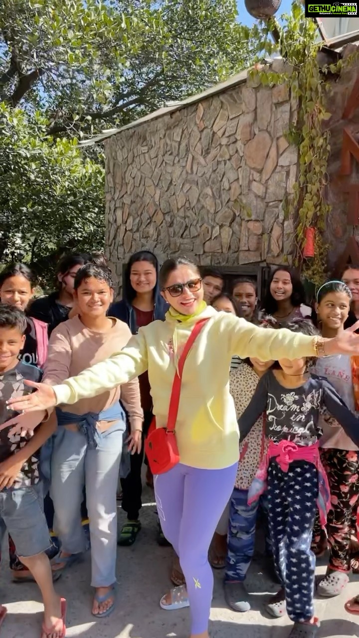 Rubina Dilaik Instagram - These happy faces from @ramanasgardenchildrenshome especially came to give me a hug ā¤ļøšā¦ā¦.. #blessed ššš¼ . . @inderchahalofficial @anshul300 @sharrynexusofficial @raghav.sharma.14661 @babbu11111 @playdmfofficial @teamlastpage @tonykakkar