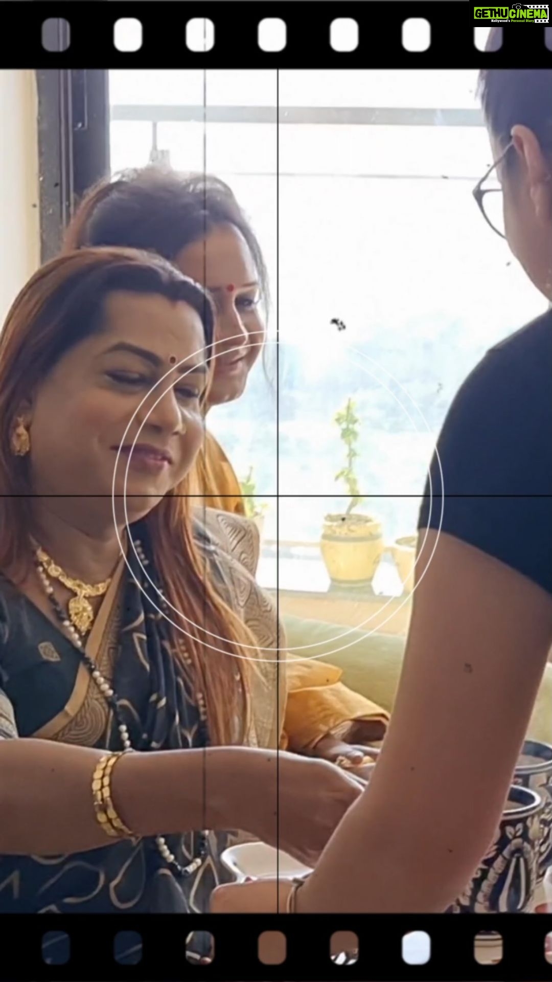 Rubina Dilaik Instagram - Annuji had come to bless us ! She is a Guruma from Kinner Samaaj and she has actively been a part of my show #shakti ! 💖😊 @ashukla09 se specially milna tha kyunki unhe woh achhe admi lagte hain 🤗💕