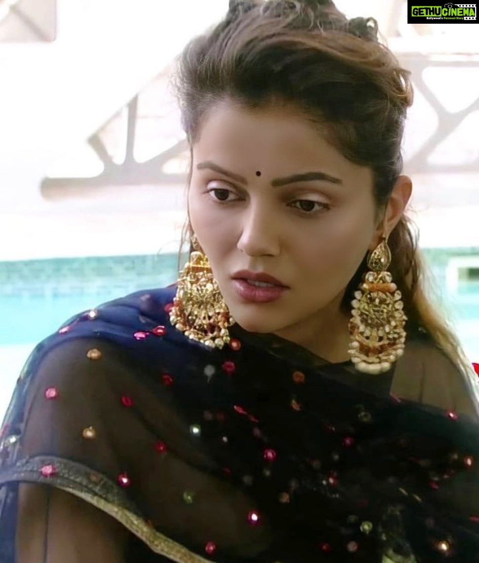 Rubina Dilaik Instagram - What!? Only 2 weeks left ππ€―β Styled by: @ashnaamakhijani Outfit: @nilibarludhiana Earrings: @muskaan_designer_jewellery β β -----------β #RubinaDilaik #BB14 #BiggBoss14 #TeamRubinaDilaik #TeamRubina #Colors #winter #WeekendKaVaar #BBLikeABoss #VoteforRubina #BBTrendMasterRubinaDilaik