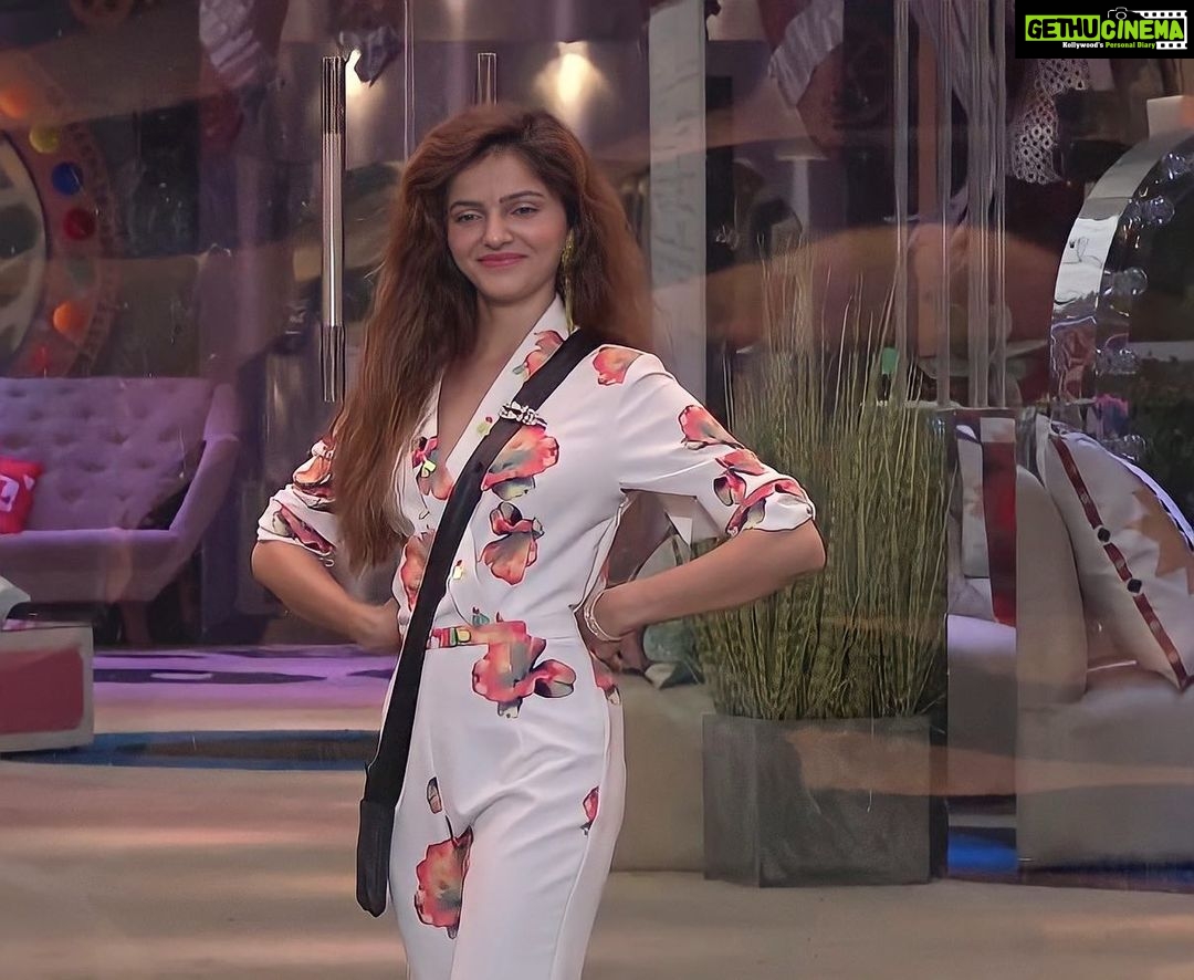 Rubina Dilaik Instagram - Enjoy your weekend 🌺⠀ Styled by: @ashnaamakhijani Outfit by: @thea_by_divyajain ⠀ ⠀ ⠀ -----------⠀ #TheRUBINAShow #RubinaDilaik #BB14 #BiggBoss14 #TeamRubinaDilaik #TeamRubina #Colors #december #winter #December #WeekendKaVaar #BBLikeABoss #VoteforRubina #BBTrendMasterRubinaDilaik #SeasonsGreetings