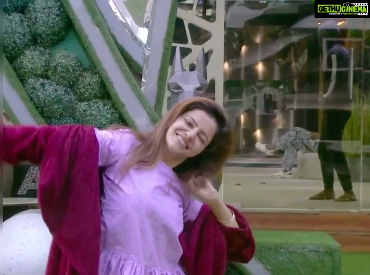 Rubina Dilaik Instagram - First dance #2021 🎊🥳⠀ Styled by: @ashnaamakhijani Nightwear by: @butfirstcomfort ⠀ ⠀ ⠀ -----------⠀ #TheRUBINAShow #RubinaDilaik #BB14 #BiggBoss14 #TeamRubinaDilaik #TeamRubina #Colors #december #winter #December #WeekendKaVaar #BBLikeABoss #VoteforRubina #BBTrendMasterRubinaDilaik #SeasonsGreetings
