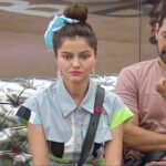 Rubina Dilaik Instagram - Ready for #WeekendKaVaar? 👊🏻💥🌟⠀ Styled by: @ashnaamakhijani Outfit by: @closet.hues Earrings by: @knickknacknook Scrunchy & Brooch by: @shop_in_vogue ⠀ ⠀ -----------⠀ #SavageQueen #SavageQueenRubina #BigBoss2020 #RubinaDilaik #BB14 #BiggBoss14 #TeamRubinaDilaik #TeamRubina #BB14 #Colors #BigBossHouse #experimental #ootd #fashion #voteforRubinaDilaik #VoteforRubina #expressions #love #pink #TeamRubinav #Fashionista #style #mood #wkv #Weekend