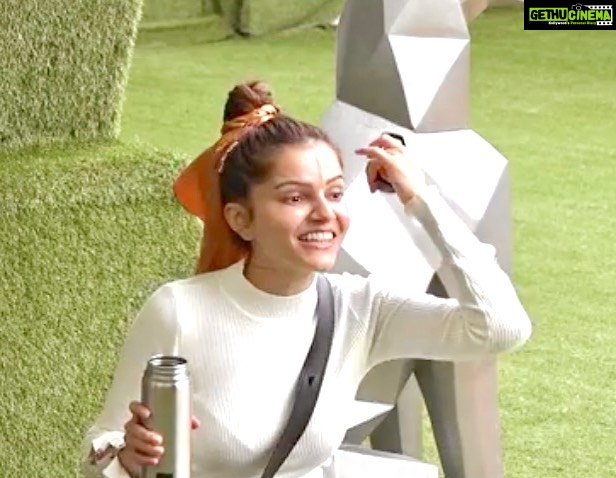 Rubina Dilaik Instagram - Hairstyle on point ✨❤️⠀ ⠀ Hair Scrunchy : @shop_in_vogue ⠀ -----------⠀ #SavageQueen #SavageQueenRubina #BigBoss2020 #RubinaDilaik #BB14 #TeamRubinaDilaik #TeamRubina #BB14 #Colors #BigBossHouse #thinking #smile #ootd #fashion #voteforRubinaDilaik #VoteforRubina #Rubinav #TeamRubinav