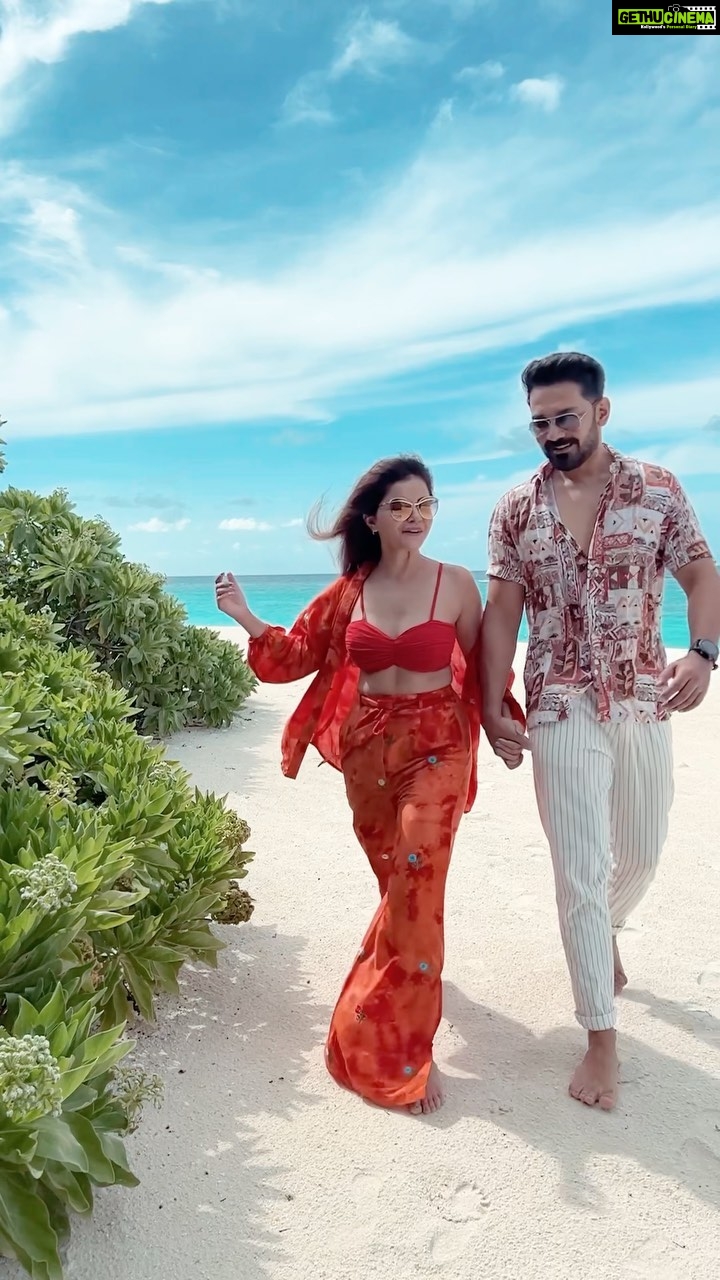 Rubina Dilaik Instagram - Hello November!! Longing for another vacation like this π . . . @ashukla09 @vakkarumaldives @travelwithjourneylabel #VakkaruMaldives #TravelWithJourneyLabel #JourneyLabel #YouAreSprecial #rubinadilaik #abhinavshukla
