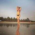 Rubina Dilaik Instagram - Missing the Beachy Life . . . . #beach #vibes #summer #phuket #travel #travelogue #sunset #water #sea #waves #reflection #cool