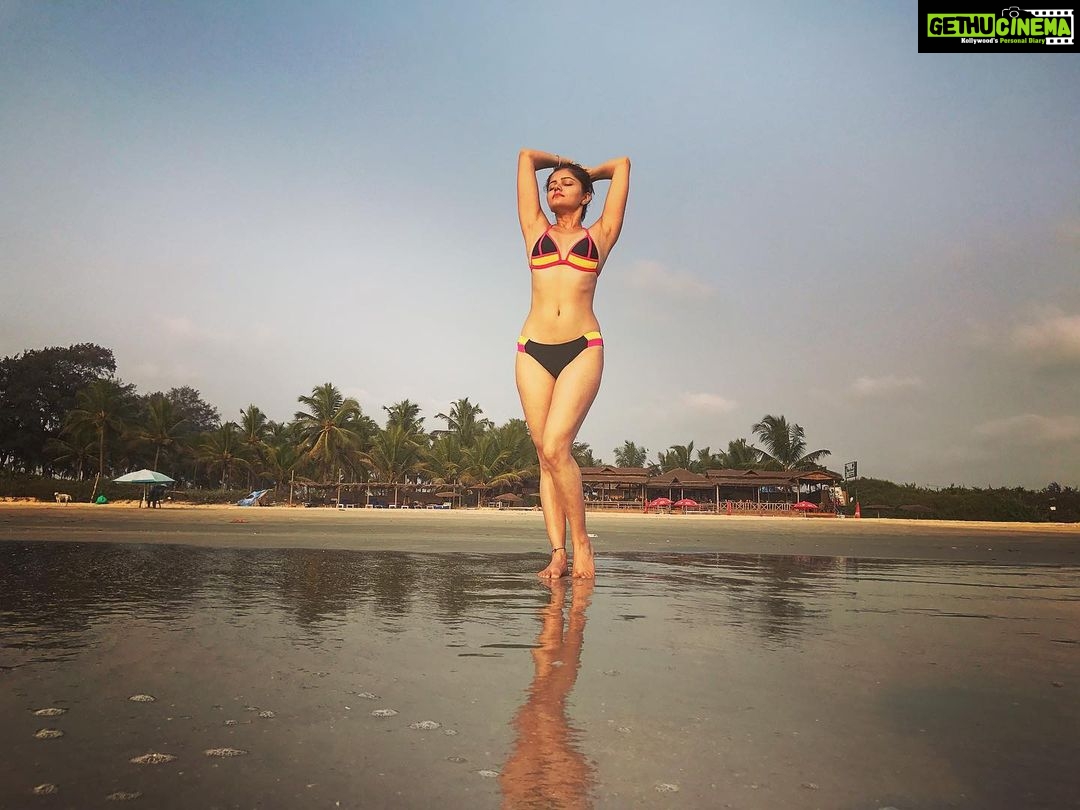 Rubina Dilaik Instagram - Missing the Beachy Life . . . . #beach #vibes #summer #phuket #travel #travelogue #sunset #water #sea #waves #reflection #cool