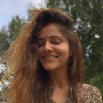Rubina Dilaik Instagram – To the left , and then right…..