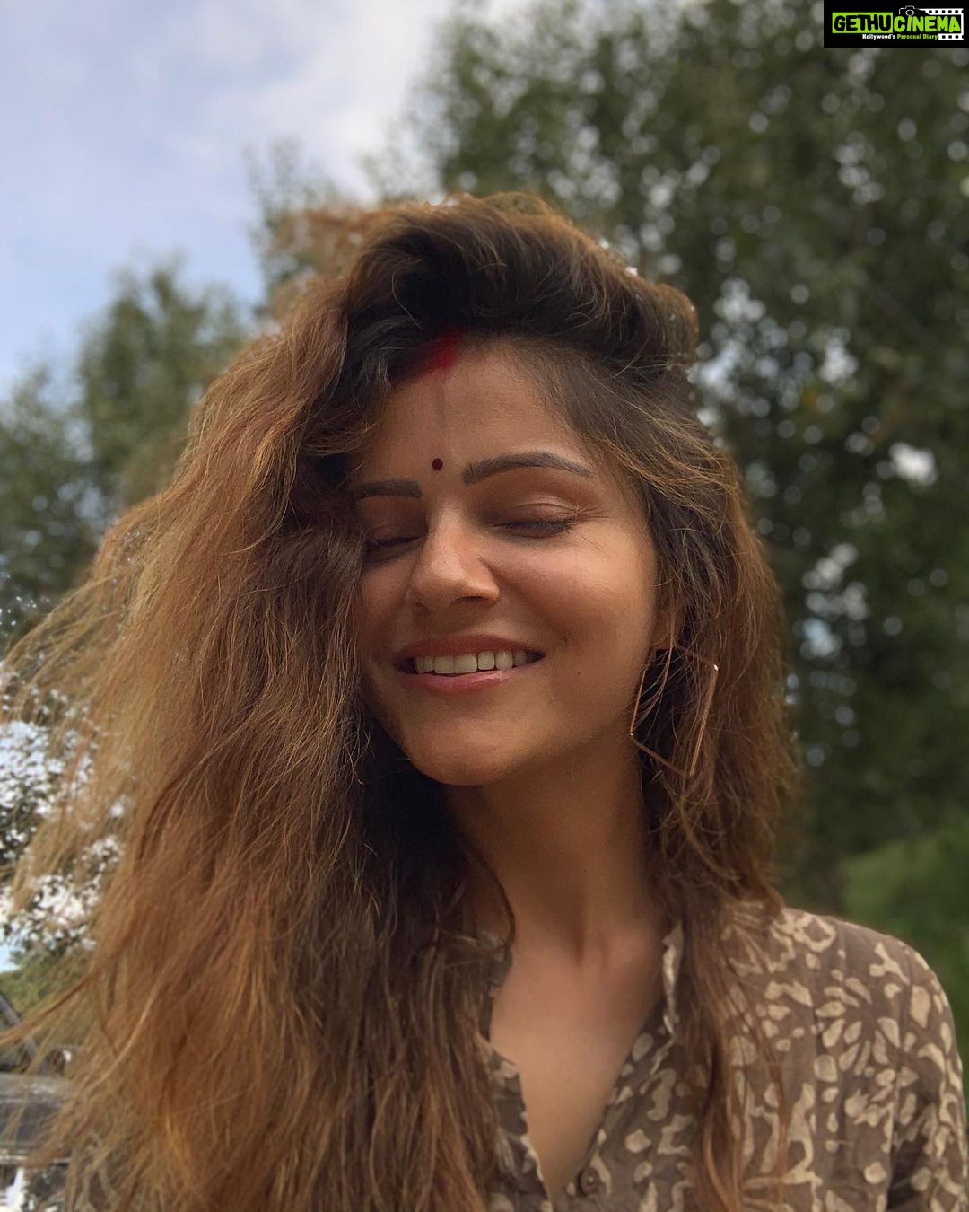 Rubina Dilaik Instagram - To the left , and then right.....