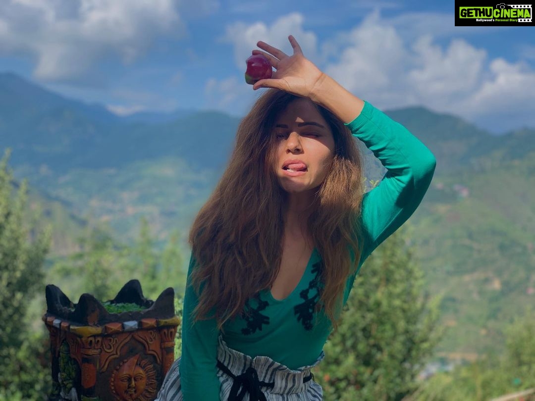 Rubina Dilaik Instagram - Give me some sunshine