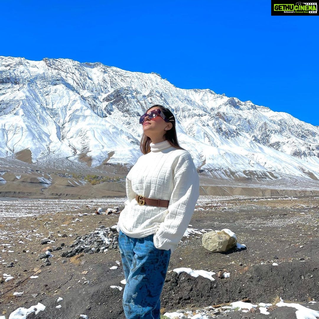 Rubina Dilaik Instagram - Hamara safar hi hamari Manzil hai……. . . . . #rubinadilaik #abhinavshukla