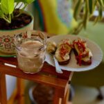 Rubina Dilaik Instagram – I thought this will be a good #mondaymotivation 😝….. Homemade Bread with homemade humus , toppings used is homemade pickled carrots 🥕 with almond milkshake 😋…….. .
.
.
.
.
.
#mondayvibes #monday #mood 
#homemade #bread #breakfast #breakfastofchampions 👻