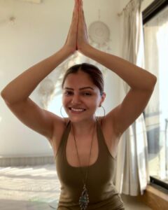 Rubina Dilaik Instagram - Dear GODS of connectivity, this is my second failed LIVE ..... 😹😹...... My Instagram fellas Think m loosing my mind..... so praying for uninterrupted connections 🙏🏼🙏🏼😜