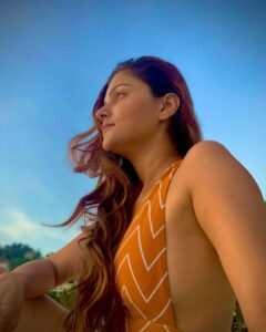 Rubina Dilaik Instagram - Raise your hands, if u are going through your Photo Gallery everyday and praying to see the sky above and feel the sand below 🙋🏻‍♀️