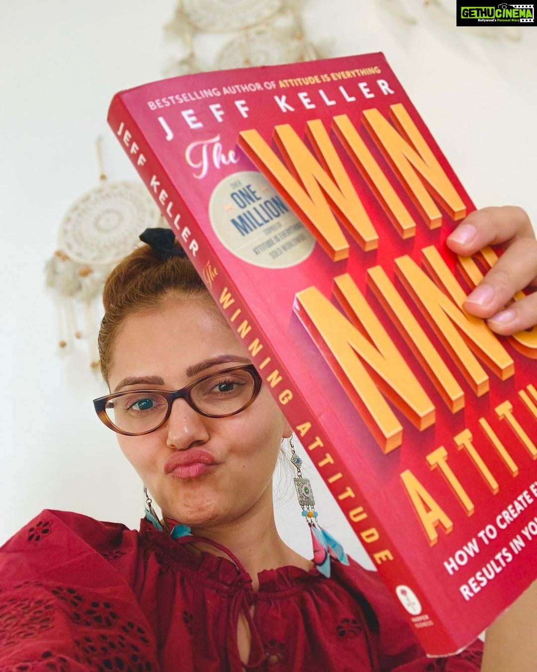 Rubina Dilaik Instagram - Just FINISHED reading #winning #attitude 📖..... Excited to share the last chapter🤓........ see u in 35mins😜 LIVE........ #readwithrubina