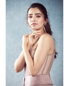 Rukshar Dhillon Instagram - Ude jab jab zulfein teri....🎶❤️

📸- @mayur_butwani 
👗- @shefalideora_ 
💇 - @hairbyradhika 
💄- @charlottewang_hmua