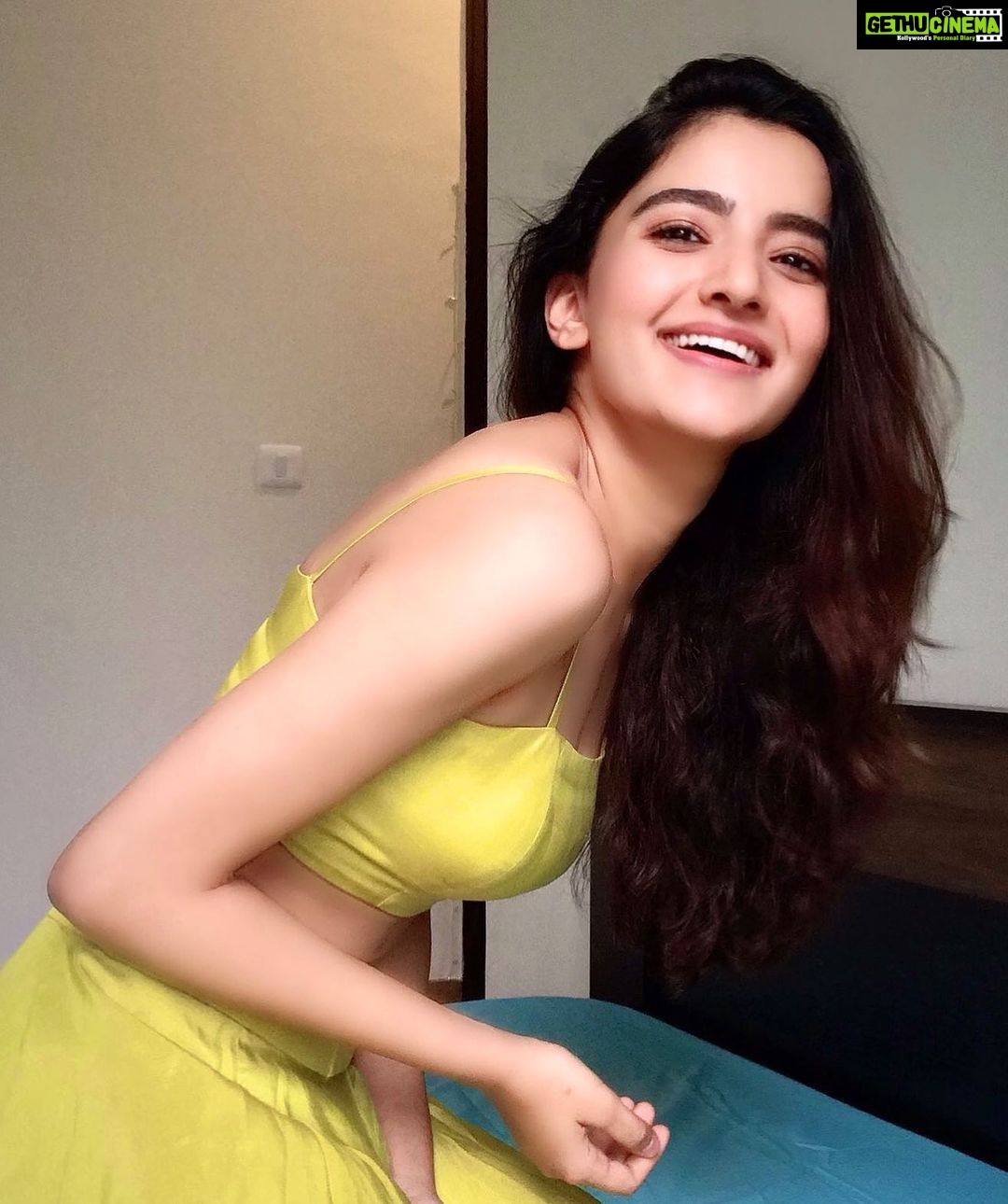 Rukshar Dhillon Instagram - ❤️🌼🥰 Has mat pagli pyaar hojayega!