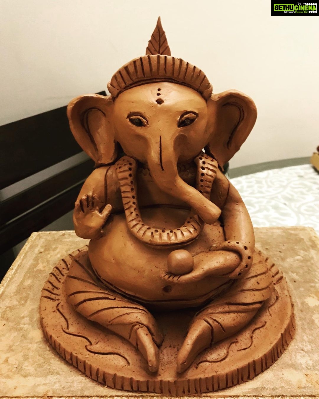 Rukshar Dhillon Instagram - Happy Ganesh Chaturthi to all of you.✨❤️ May Ganapati Ji bless you and your family with tons of happiness, prosperity and good health. Made the Ganesh Idol at home this time. Dint even realise how time just flew sitting in one place for 3 hours at a stretch. From kneading the clay to sculpting it and seeing the final outcome, gave me so much joy and was an extremely heart-warming feeling🥰 Mandir beautifully decorated by masi😍 @tdhillon_s Hope you all had a safe and lovely celebration with your family. GANPATI BAPPA MORYA🙏🏻 #ganeshchaturthi2020 #love #peace #positivity Bangalore, India