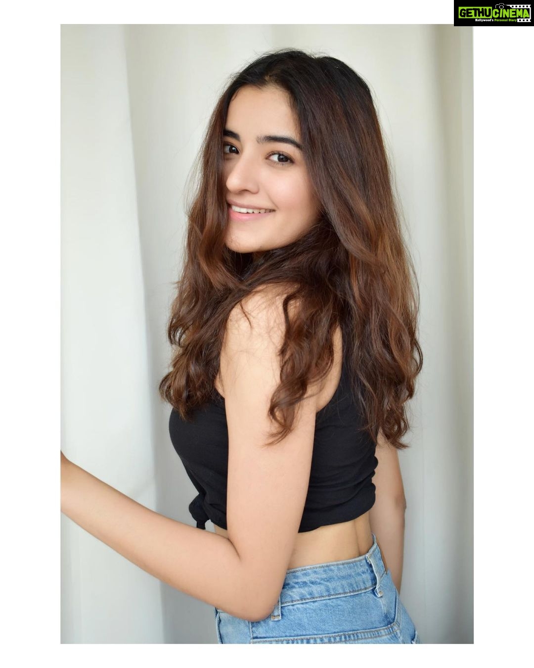 Rukshar Dhillon Instagram - Look for something positive in each day. Even if somedays you have to look a little harder❤️#stayhappy #staymotivated #staysafe #hope #love #faith #peace #gratitude