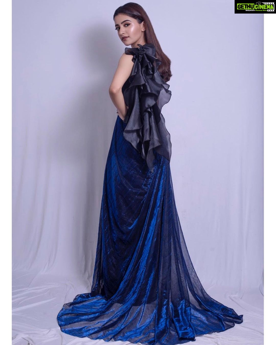 Rukshar Dhillon Instagram - 💙 #nykaafeminabeautyawards #nfba #nfba2020 Wearing- @houseofneetalulla @neeta_lulla Styled by- @almeidamayo HMU- @krisann2611 Photograher- @mr.nee_khill
