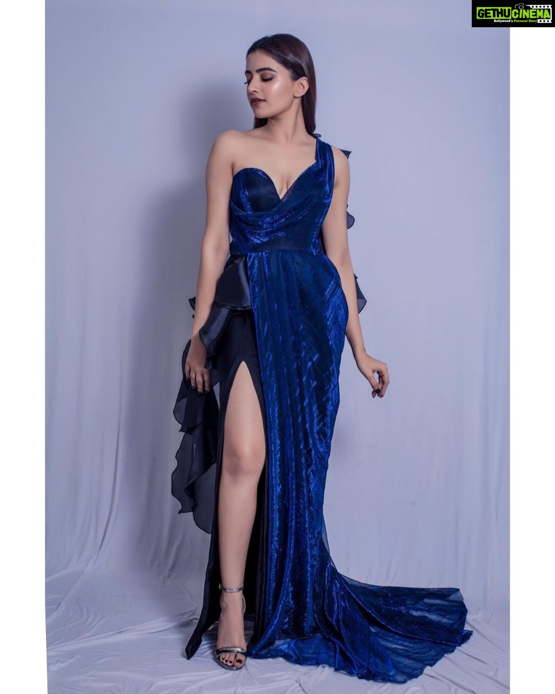 Rukshar Dhillon Instagram - 💙 #nykaafeminabeautyawards #nfba #nfba2020 Wearing- @houseofneetalulla @neeta_lulla Styled by- @almeidamayo HMU- @krisann2611 Photograher- @mr.nee_khill