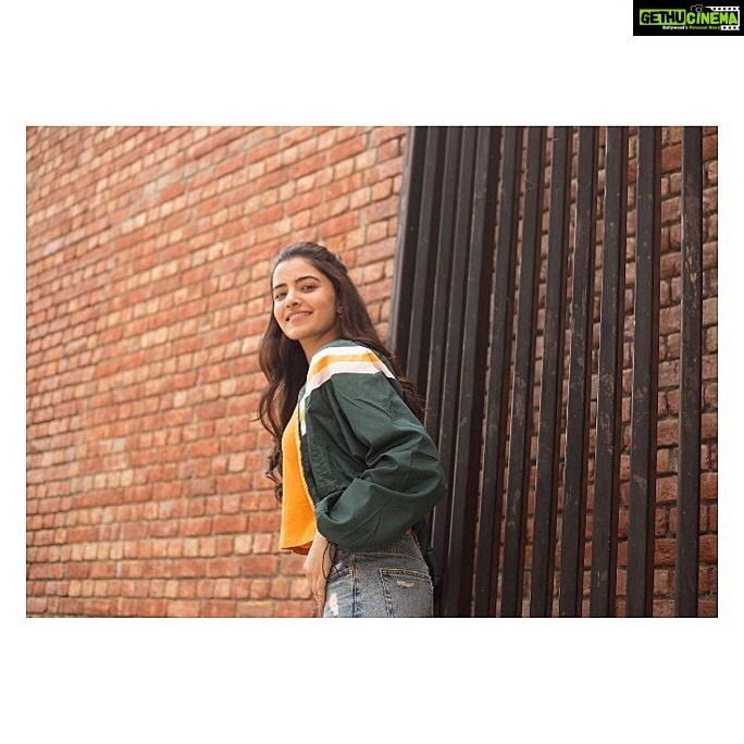 Rukshar Dhillon Instagram - All Smiles & a whole lot of Love❤️ 1 day to #bhangrapaale 🌟 @rsvpmovies @snehataurani @shriya.pilgaonkar @sunsunnykhez @tips @shubhshivdasani 📸- @sourabhpaul